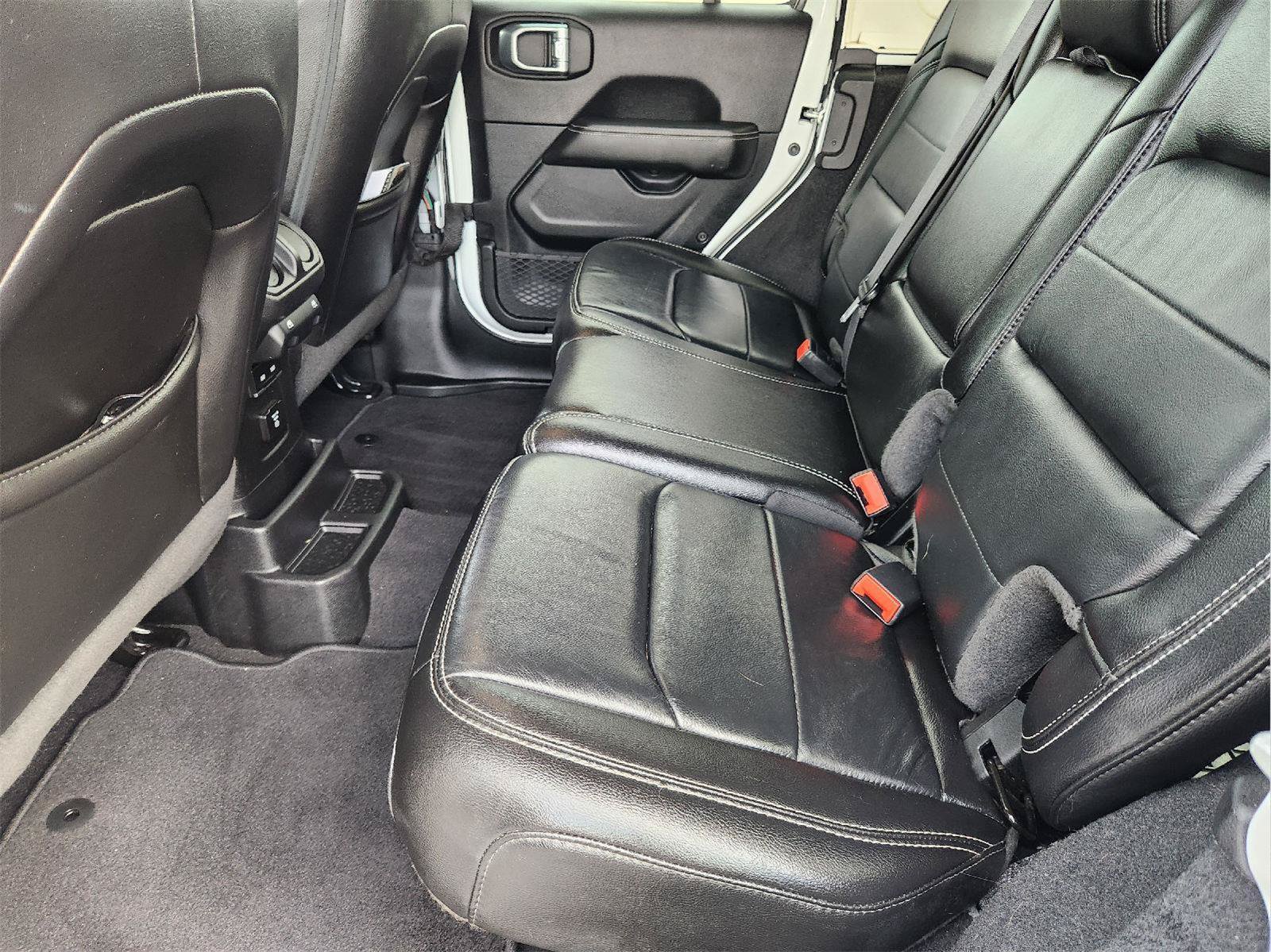 Used 2021 Jeep Wrangler Unlimited Sahara AWD/4WD image 28