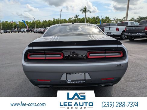 Used 2015 Dodge Challenger R/T RWD image 4