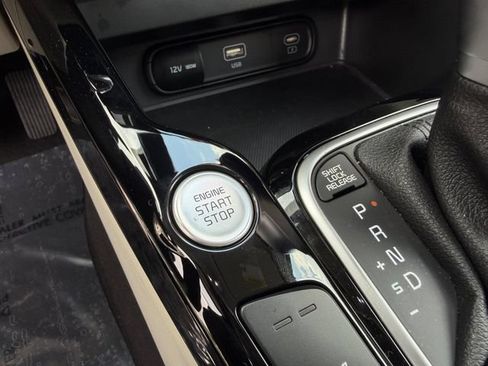 Certified 2025 Kia Soul EX FWD image 23