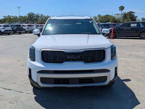 Used 2025 Kia Telluride EX FWD image 3
