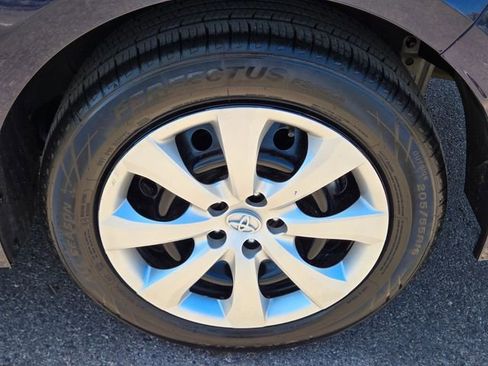 Used 2025 Toyota Corolla LE FWD image 11