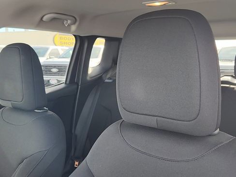 Used 2019 Jeep Renegade Latitude w/ Popular Equipment Group image 9