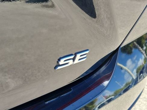 Used 2025 Toyota Camry SE image 8