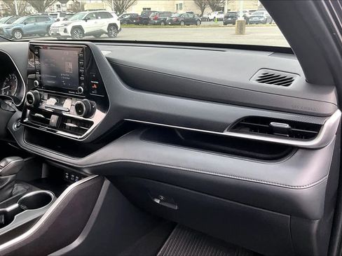 Used 2022 Toyota Highlander XSE image 19