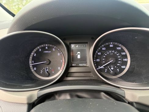 Used 2018 Hyundai Santa Fe Sport w/ Cargo Package FWD image 17