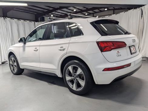 Used 2020 Audi Q5 2.0T Premium w/ Titanium Sport Package image 4