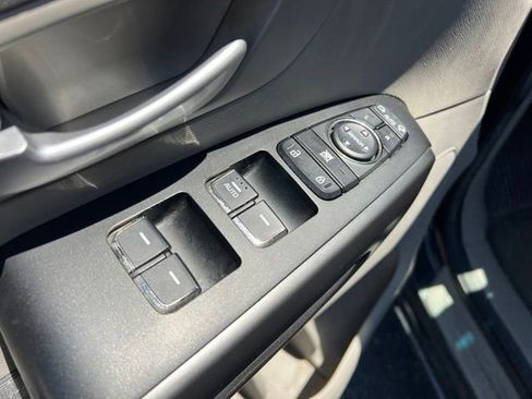 Used 2016 Kia Sedona LX w/ LX Convenience Package FWD image 24
