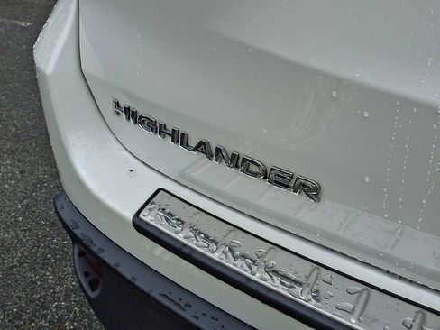 Used 2019 Toyota Highlander Plus AWD/4WD image 29