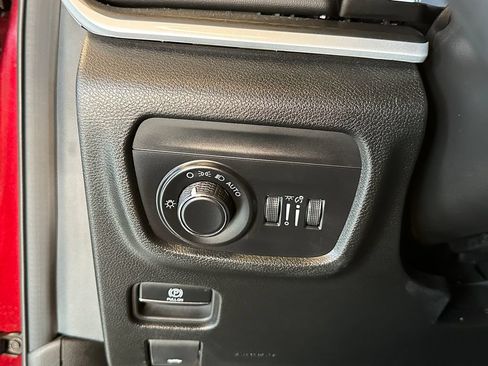 Used 2024 Jeep Grand Cherokee Altitude AWD/4WD image 19