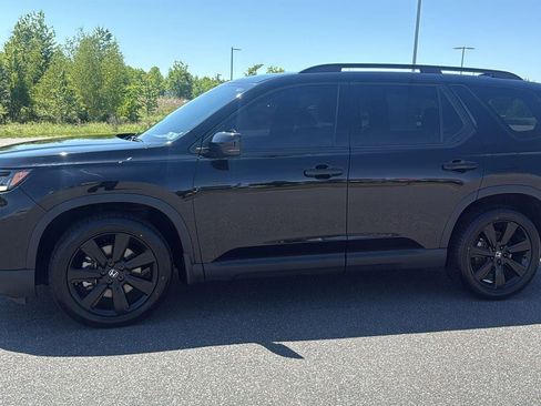 Certified 2025 Honda Pilot Black Edition image 12
