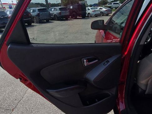 Used 2015 Hyundai Tucson SE AWD/4WD image 11