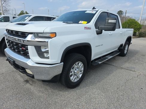 Used 2022 Chevrolet Silverado 2500 LT w/ Convenience Package image 2