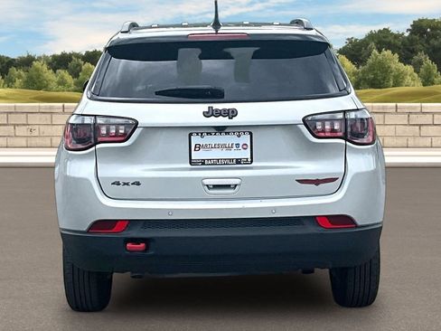 Used 2025 Jeep Compass Trailhawk AWD/4WD image 4
