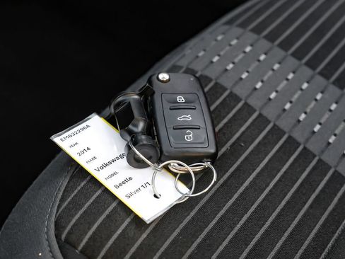Used 2014 Volkswagen Beetle R-Line FWD image 48