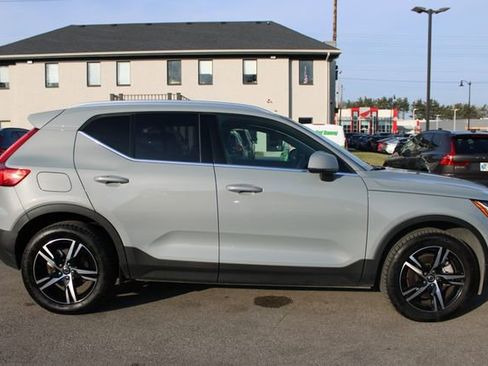 Used 2025 Volvo XC40 B5 Core image 6