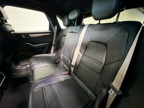 Certified 2023 Porsche Cayenne Platinum Edition AWD/4WD image 21