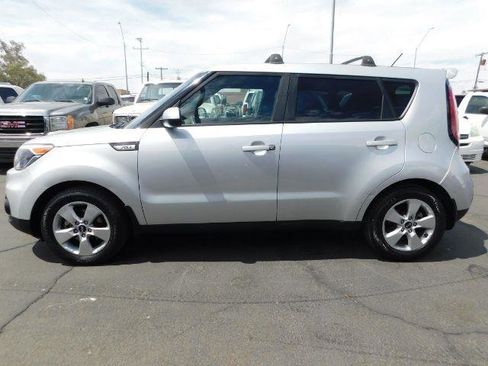 Used 2017 Kia Soul w/ Convenience Package image 4