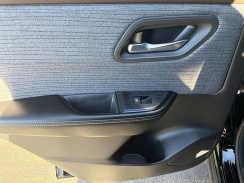 Certified 2023 Nissan Rogue SV image 28