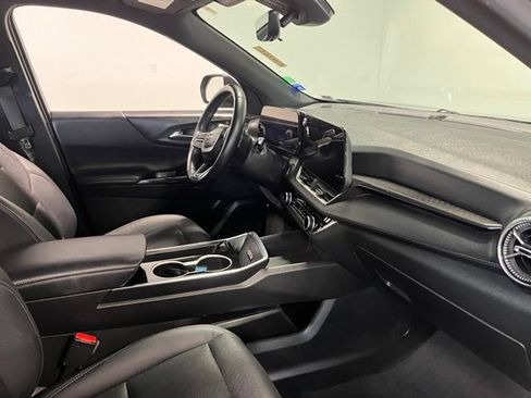 Used 2025 Chevrolet Equinox LT w/ Convenience Package II AWD/4WD image 11