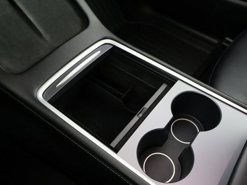 Used 2023 Tesla Model Y Performance image 29