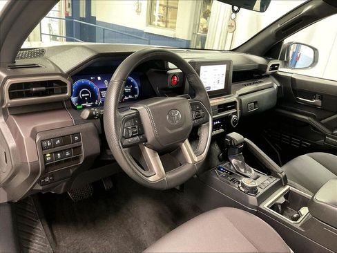 Used 2025 Toyota Tacoma TRD Off-Road AWD/4WD image 8