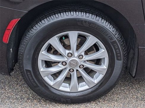 Used 2018 Chrysler Pacifica Touring Plus image 8