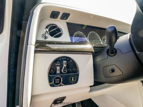 Used 2020 Rolls-Royce Phantom Sedan RWD image 54