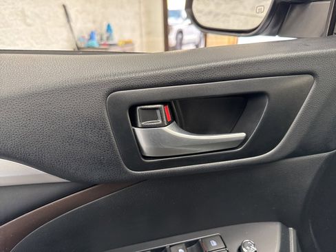 Used 2018 Toyota Highlander XLE image 39