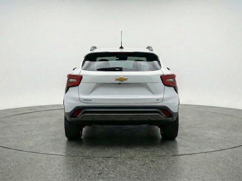 Used 2025 Chevrolet Trax LT w/ LT Convenience Package image 7