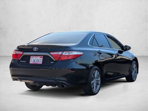 Used 2015 Toyota Camry SE image 5