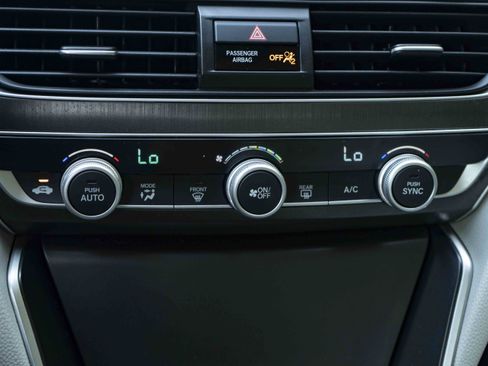 Used 2018 Honda Accord LX image 30
