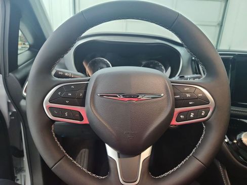 New 2026 Chrysler Pacifica Limited image 14