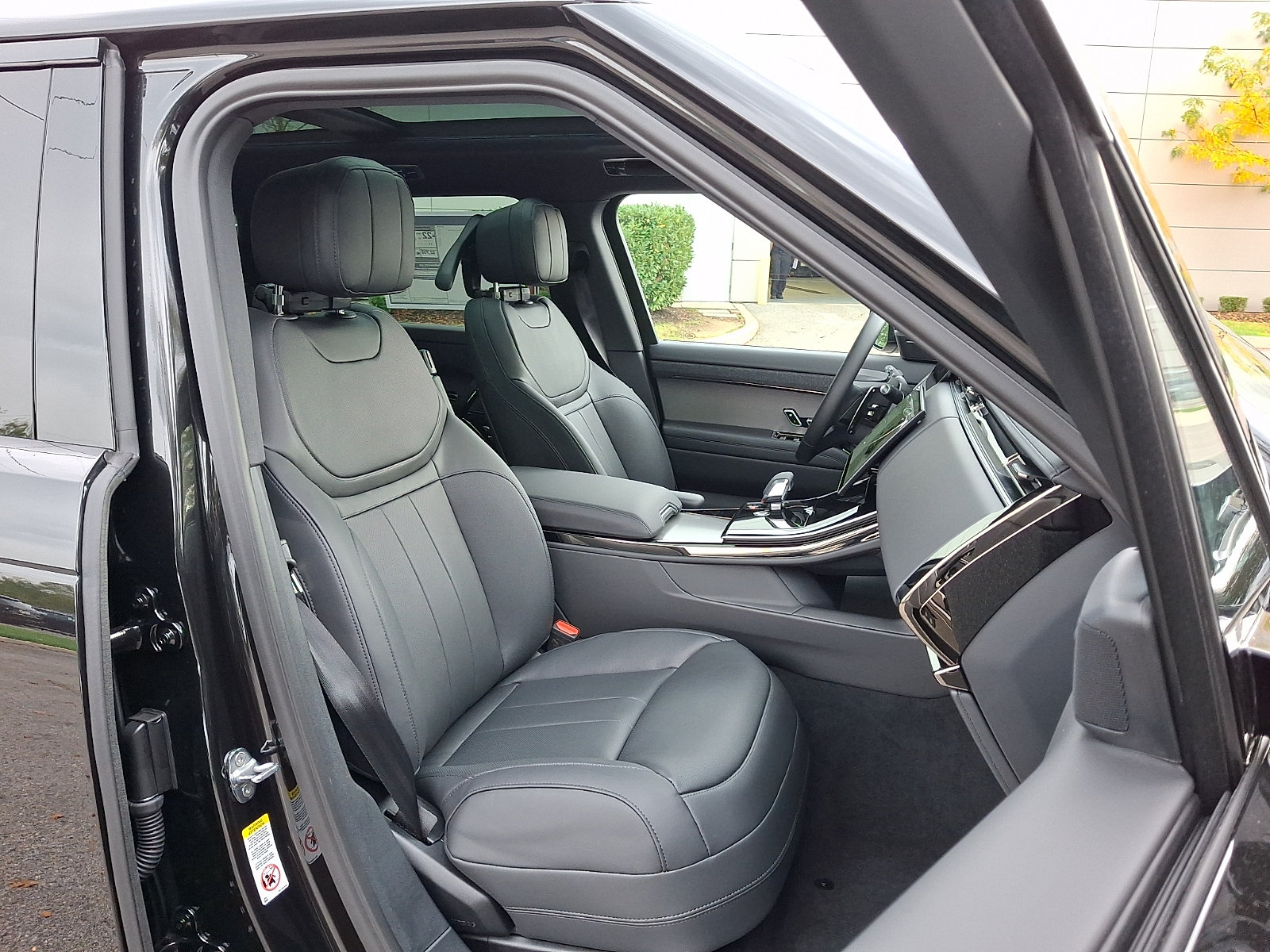 New 2027 Land Rover Range Rover Sport SE AWD/4WD image 3