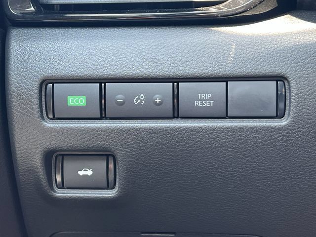 Used 2025 Nissan Sentra SV FWD image 29