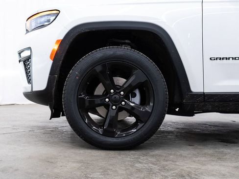 New 2026 Jeep Grand Cherokee Limited w/ Limited Altitude Package AWD/4WD image 7