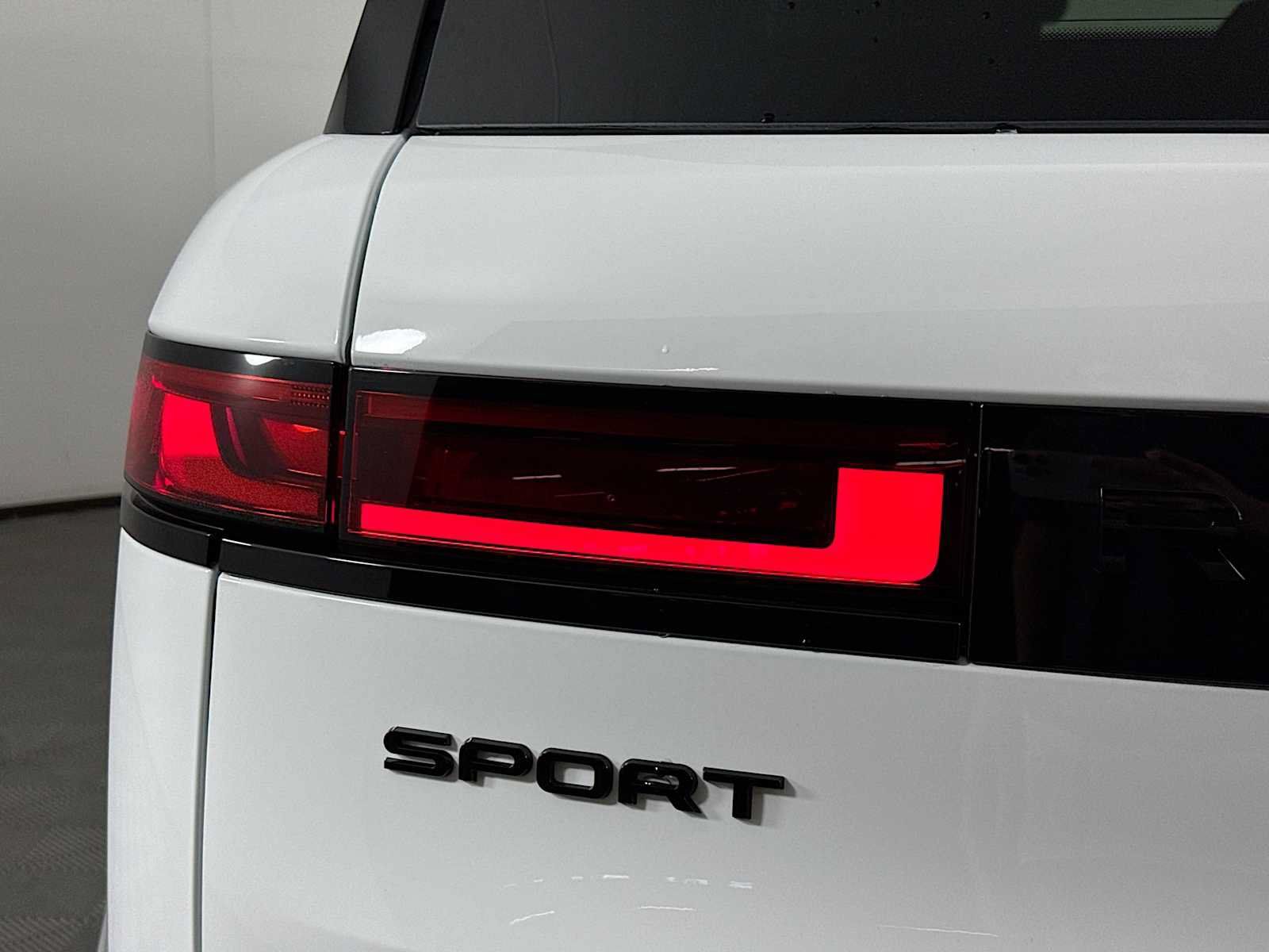 New 2026 Land Rover Range Rover Sport Dynamic SE AWD/4WD image 33