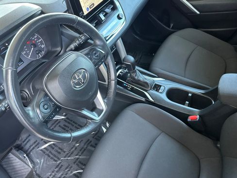 Used 2023 Toyota Corolla Cross LE image 11