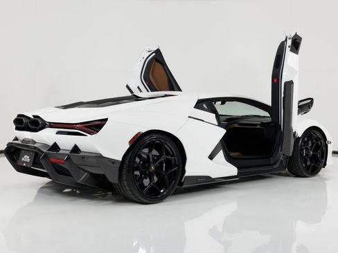 Used 2024 Lamborghini Revuelto AWD/4WD image 4