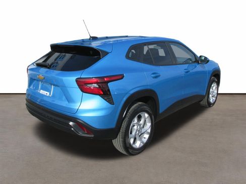 Used 2026 Chevrolet Trax LS w/ LS Convenience Package image 3