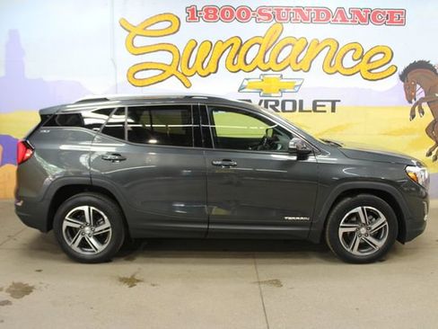 Used 2020 GMC Terrain SLT FWD image 1
