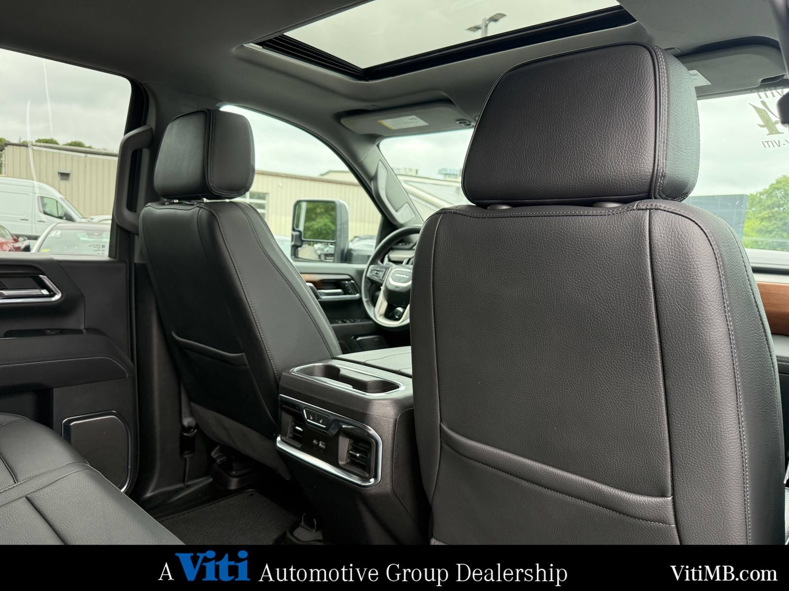 Used 2024 GMC Sierra 2500 Denali w/ Denali Reserve Package AWD/4WD image 26