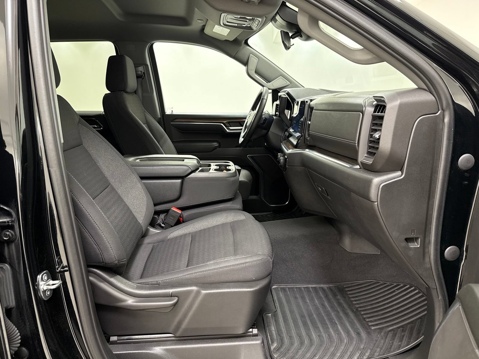 Used 2023 Chevrolet Silverado 1500 LT AWD/4WD image 29