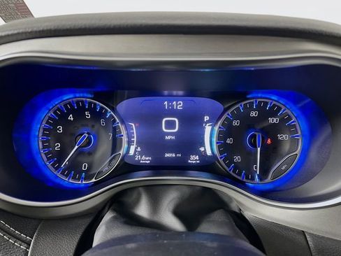 Used 2024 Chrysler Pacifica Limited w/ S Appearance Package FWD image 14