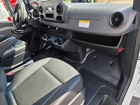 Used 2025 Mercedes-Benz Sprinter 2500 image 18