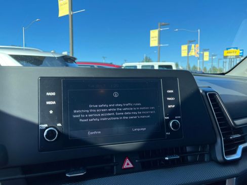 Used 2024 Kia Sportage LX image 21