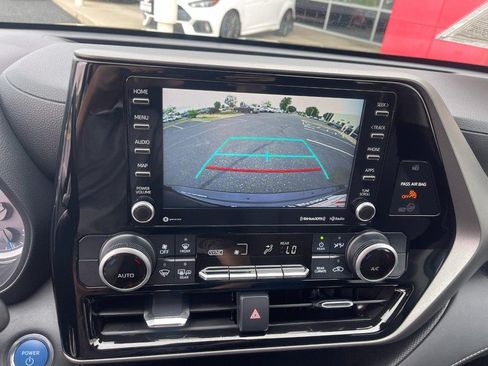 Used 2021 Toyota Highlander LE AWD/4WD image 27