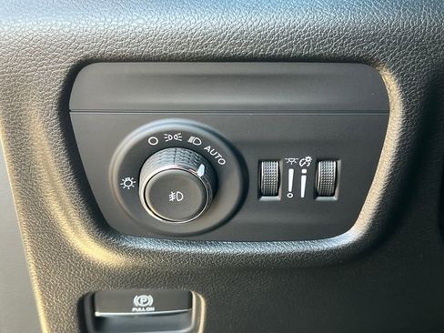 New 2025 Jeep Grand Cherokee Limited w/ Black Appearance Package image 18