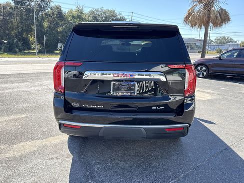 Used 2022 GMC Yukon SLT w/ SLT Premium Package image 4