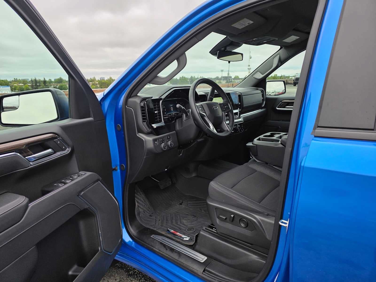Used 2025 Chevrolet Silverado 1500 LT Trail Boss AWD/4WD image 19