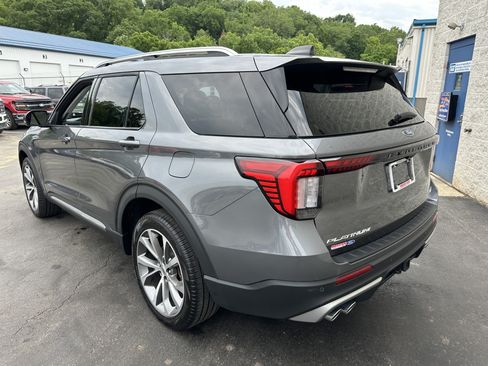 Used 2025 Ford Explorer Platinum w/ Ultimate Package AWD/4WD image 5